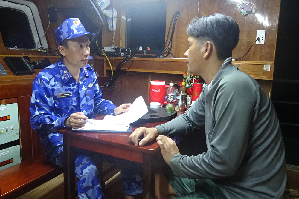 Bắt giữ tàu vận chuyển lượng lớn dầu D.O trái phép trên vùng biển Tây Nam